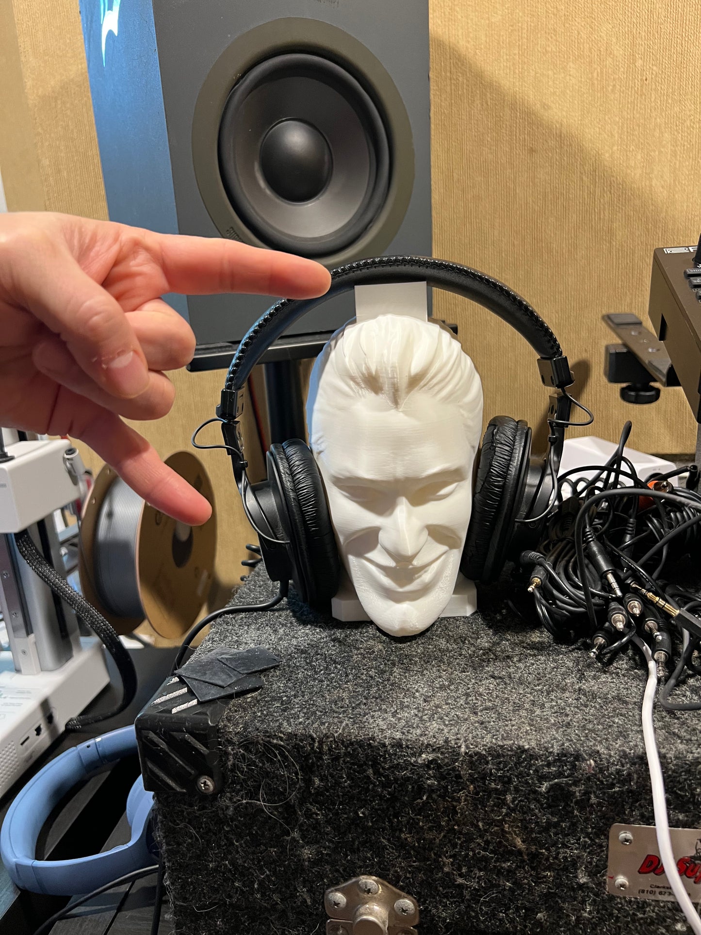 AFX Windowlicker Headphone Stand – 8" Tall Display for Audio Aesthetes