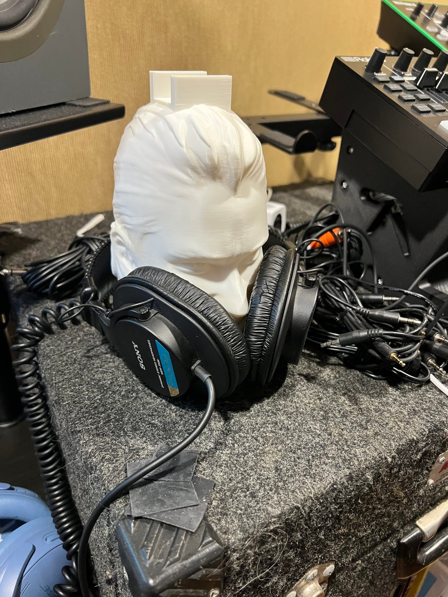 AFX Windowlicker Headphone Stand – 8" Tall Display for Audio Aesthetes
