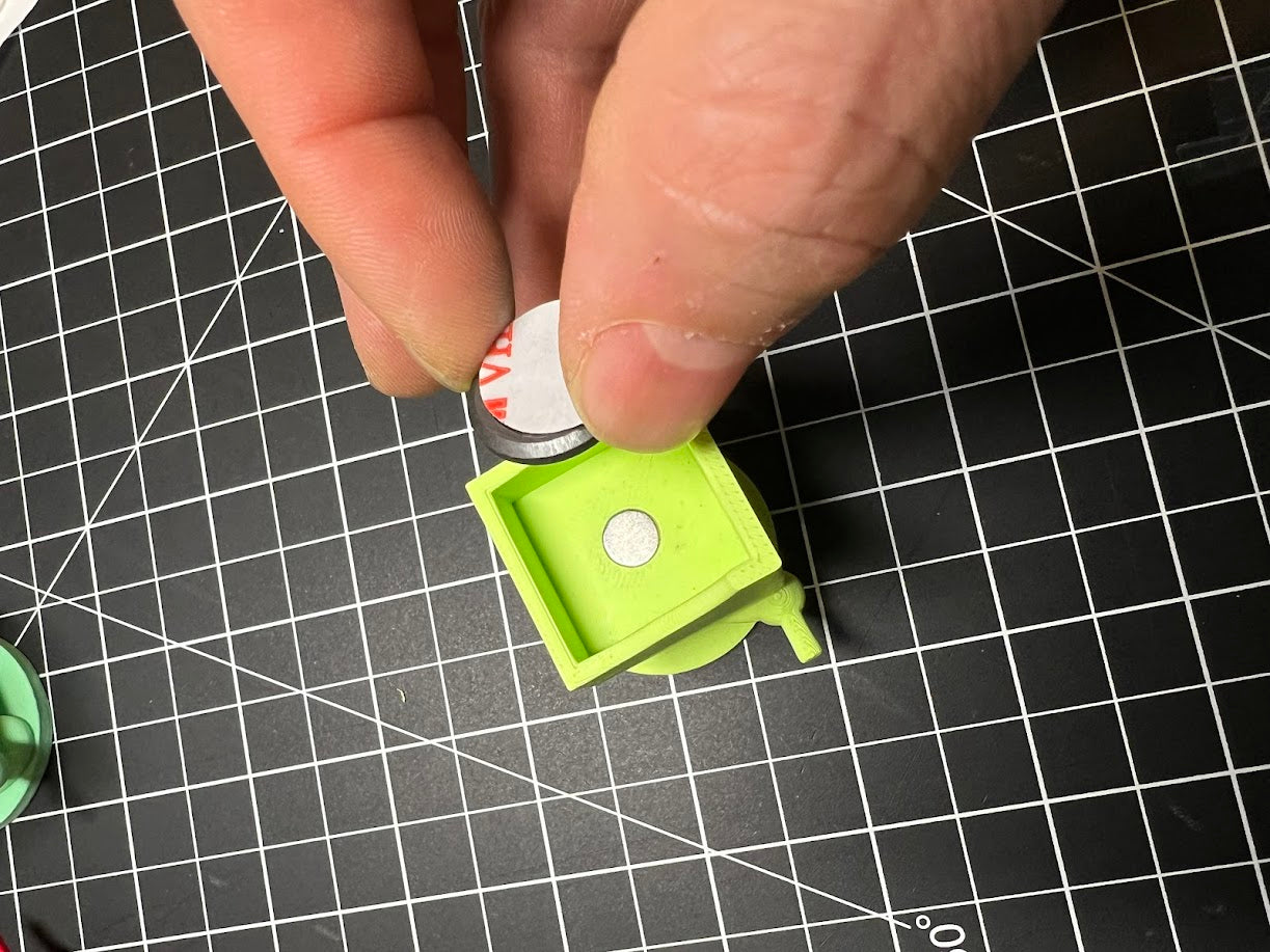 Chalkhead Steve MK3 – Magnetic Chalk Holder with Adhesive Magnet