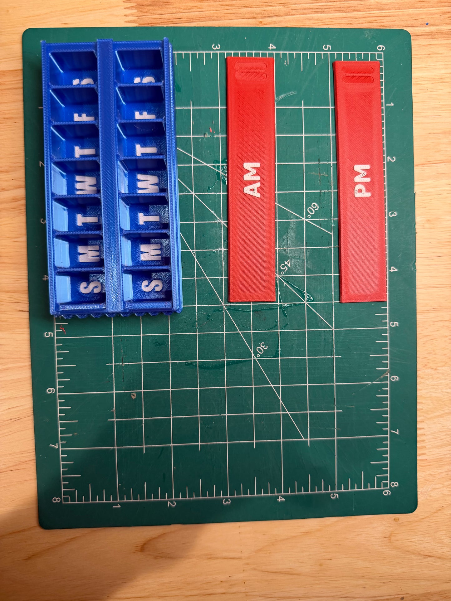 N3S retro pill organizer