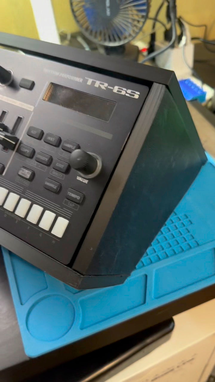 Angled Stand for Roland TR-6S Groovebox – Sturdy Holder