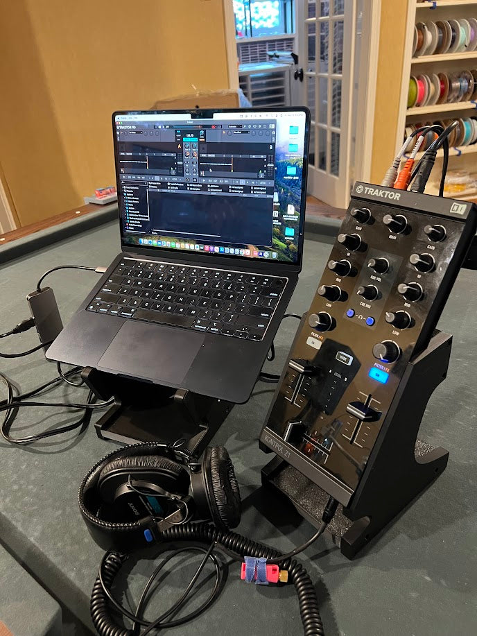 Traktor Z1 MK1 Mixer Stand – Compact DJ Controller Holder