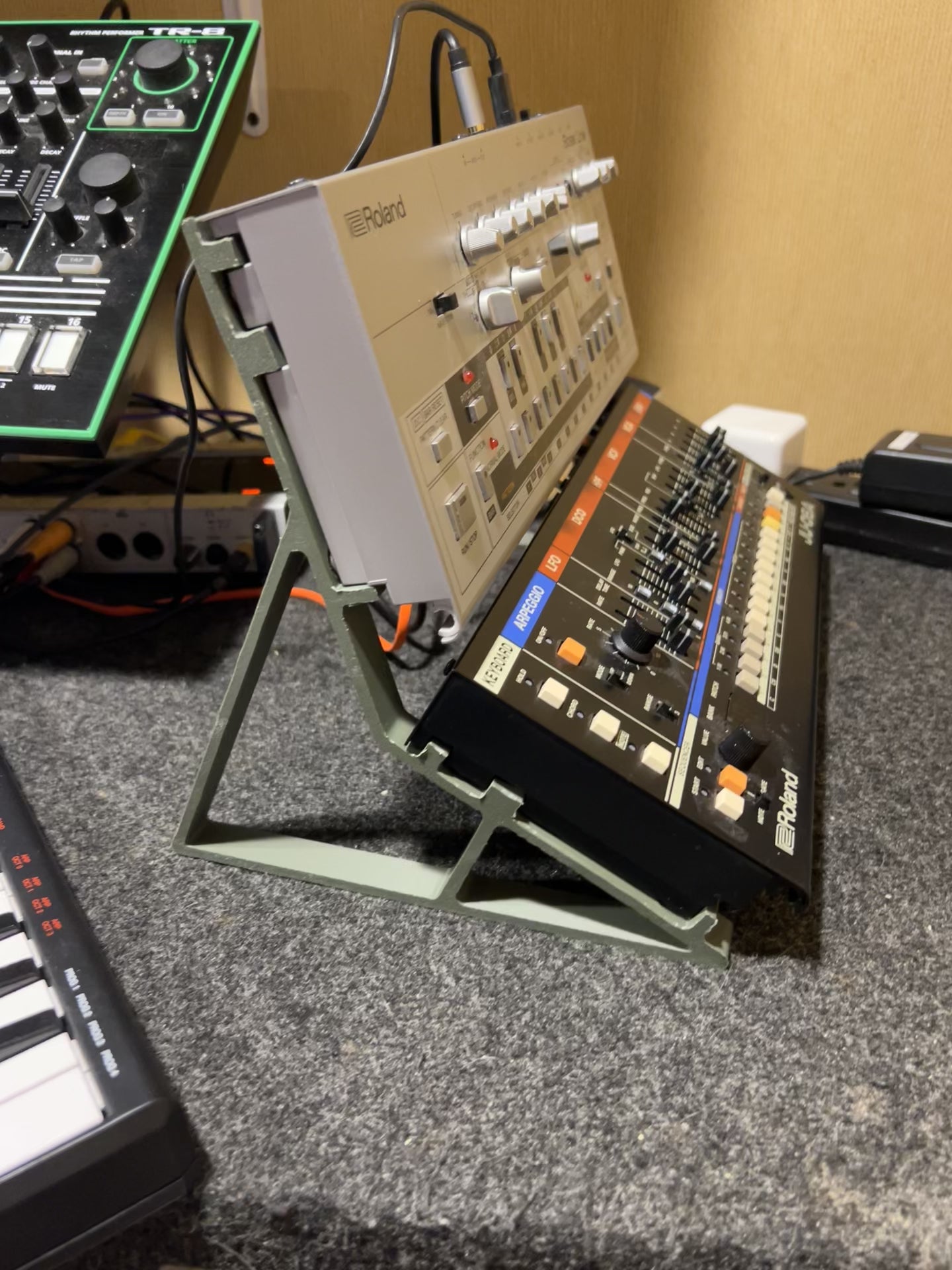 2-Tier Roland Boutique stand
